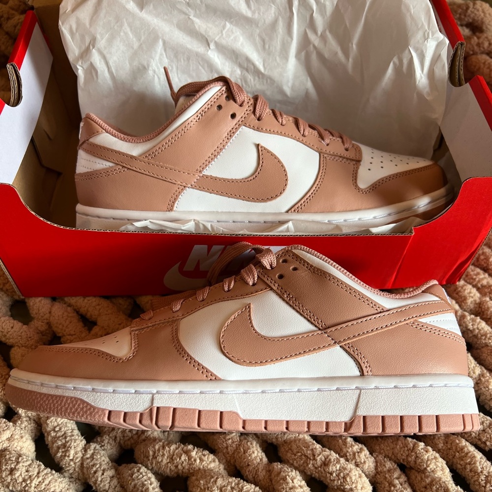 Nike DUNK low size 8 NEW in box